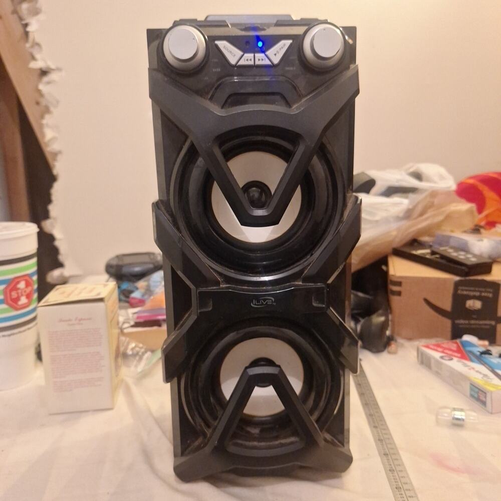 iLive Wireless Tailgate Speaker, Mic Input, Built-in Rechargeable. Tested Works